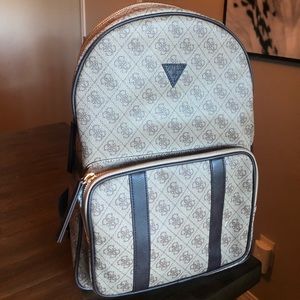 BRAND NEW GUESS BACKPACK 🤑